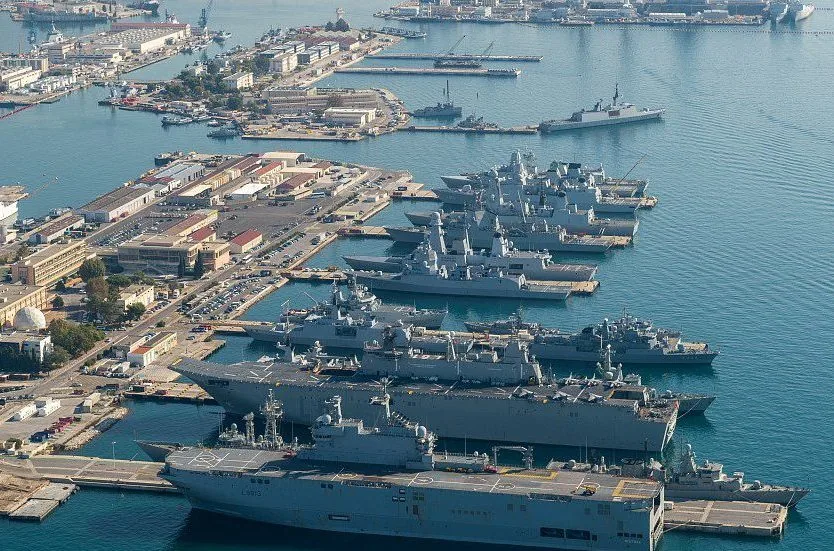 Appontement de la Base Navale de Toulon — vue 1